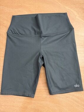 ALO Yoga Anthracite Grey High-Waist Airbrush Bike Shorts with Logo Hem